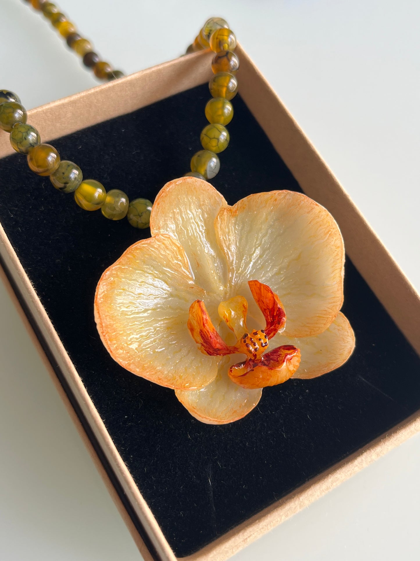 Collar cuentas Orquídea Amarilla