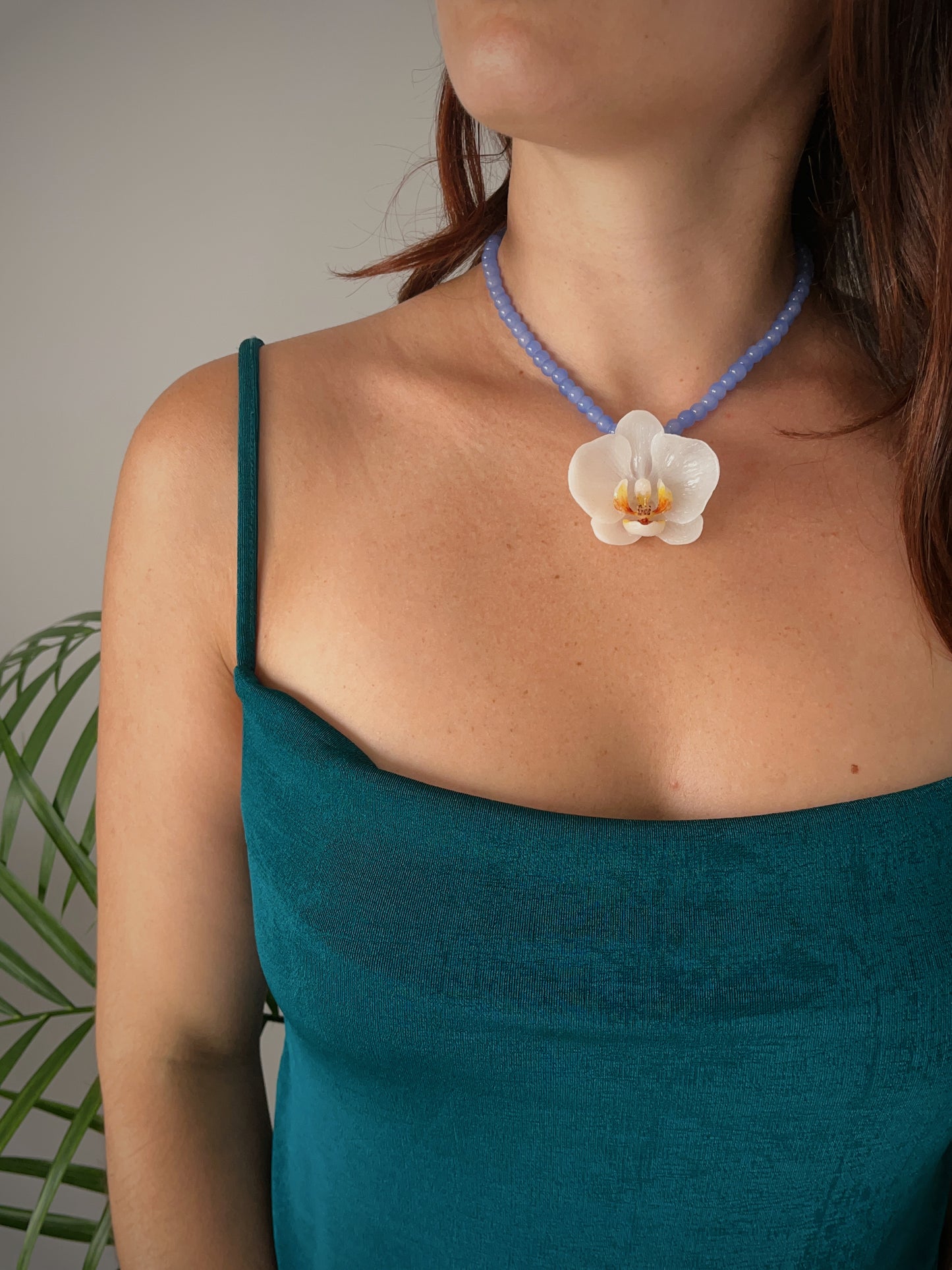 Collar cuentas Orquídea Blanca