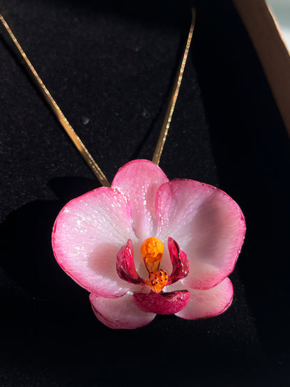 Collar cadena dorada con ORQUÍDEA