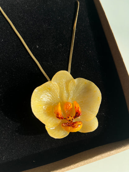 Collar cadena dorada con ORQUÍDEA