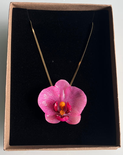Collar cadena dorada con ORQUÍDEA