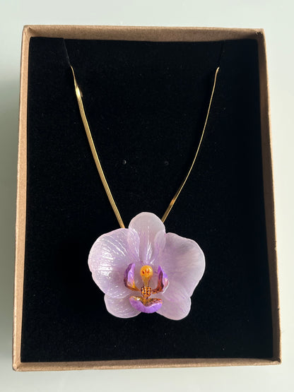 Collar cadena dorada con ORQUÍDEA