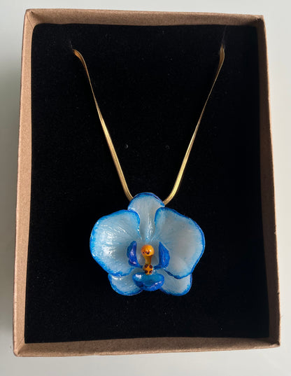 Collar cadena dorada con ORQUÍDEA