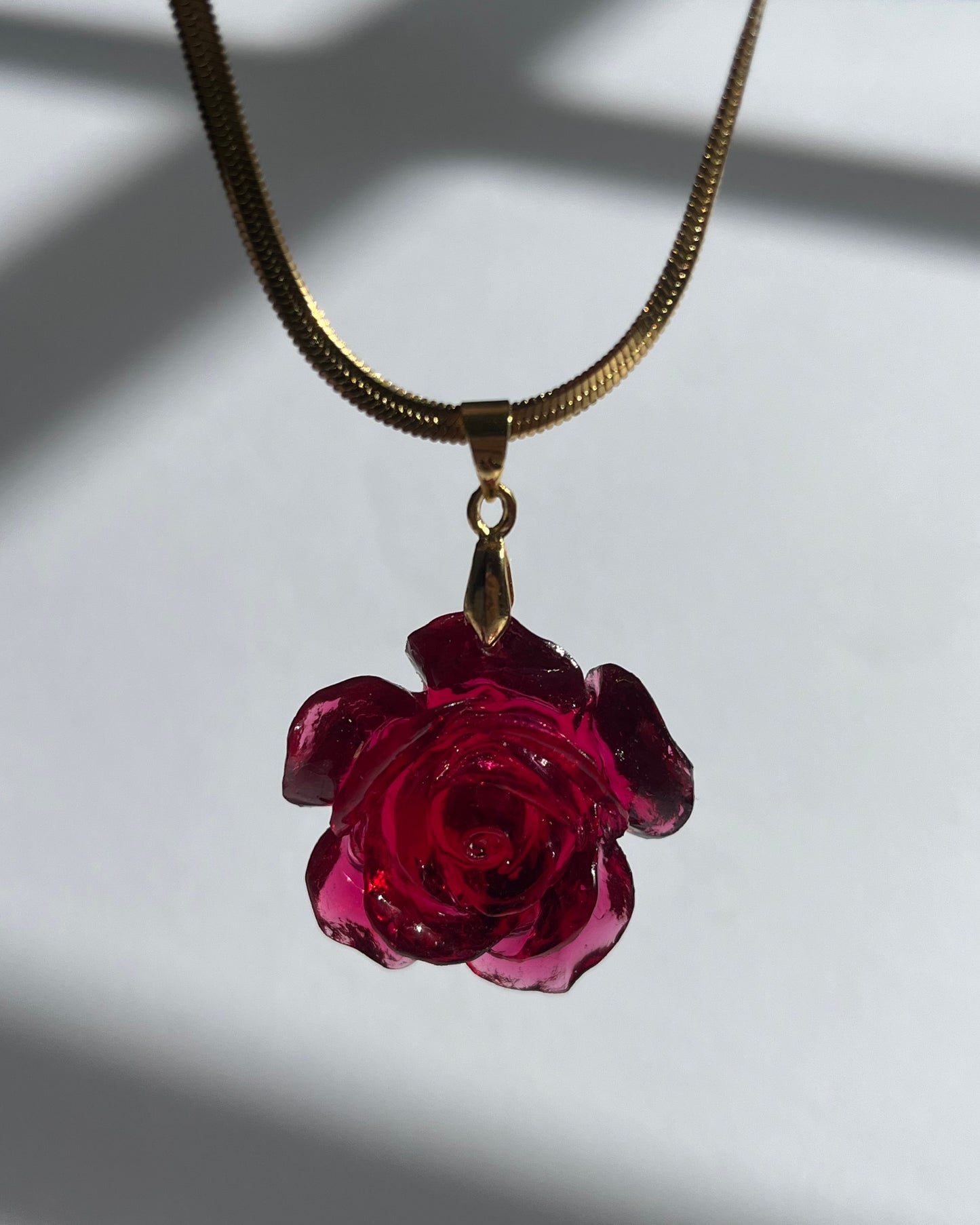 Collar cadena dorada ROSA PEQUEÑA