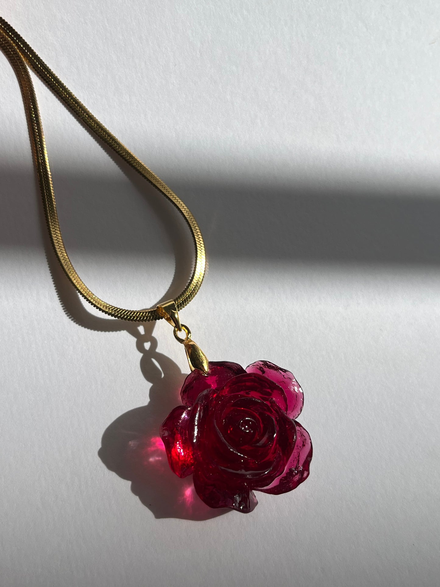 Collar cadena dorada ROSA PEQUEÑA