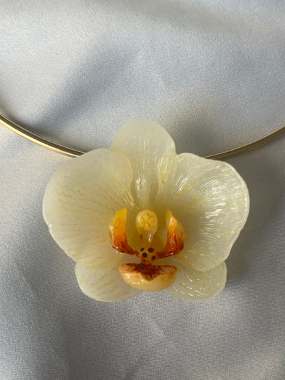 Collar rígido Orquídea Amarilla