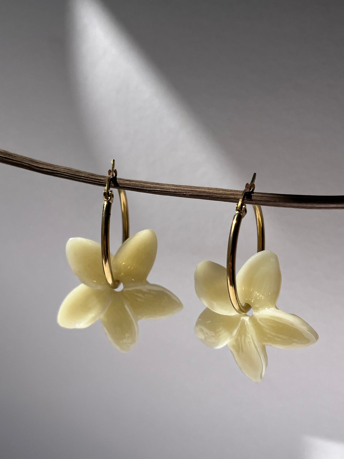 Pendientes de aro dorado JAZMÍN MEDIANO