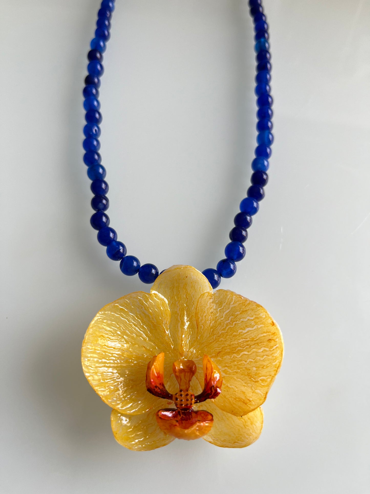 Collar cuentas ORQUÍDEA AMARILLA