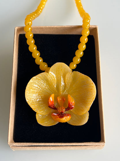 Collar cuentas ORQUÍDEA AMARILLA