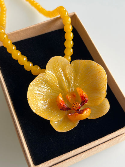 Collar cuentas ORQUÍDEA AMARILLA