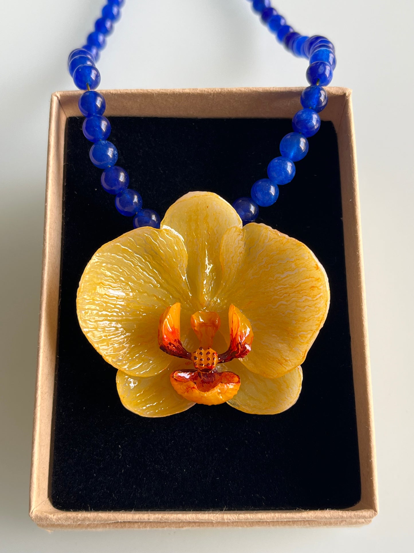 Collar cuentas ORQUÍDEA AMARILLA