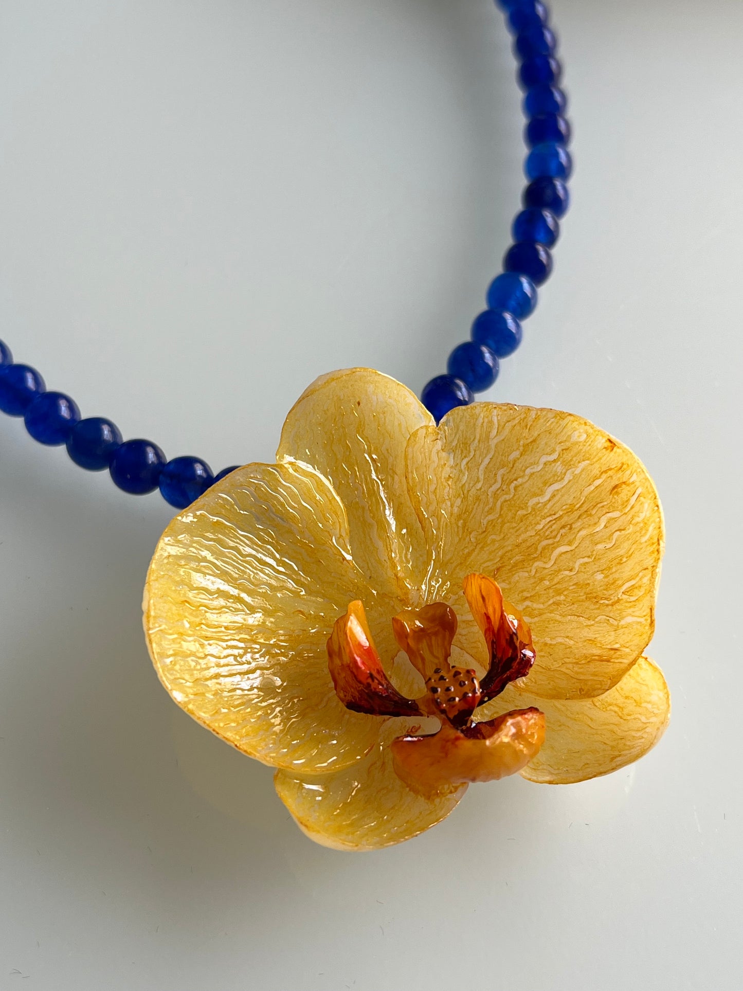 Collar cuentas ORQUÍDEA AMARILLA