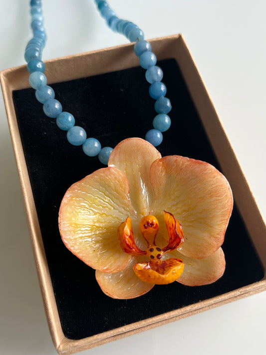 Collar cuentas ORQUÍDEA AMARILLA