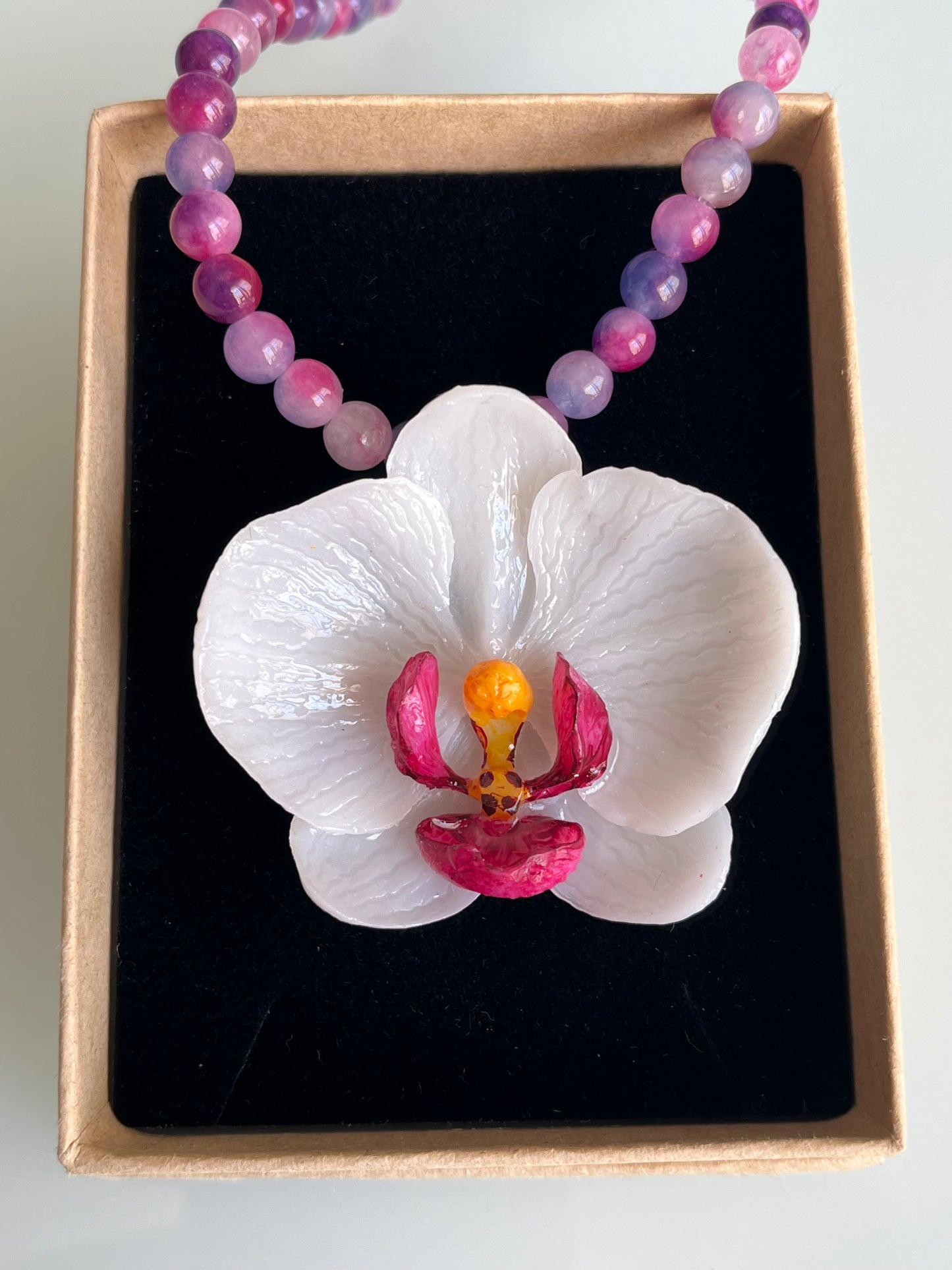 Collar cuentas Orquídea Blanca