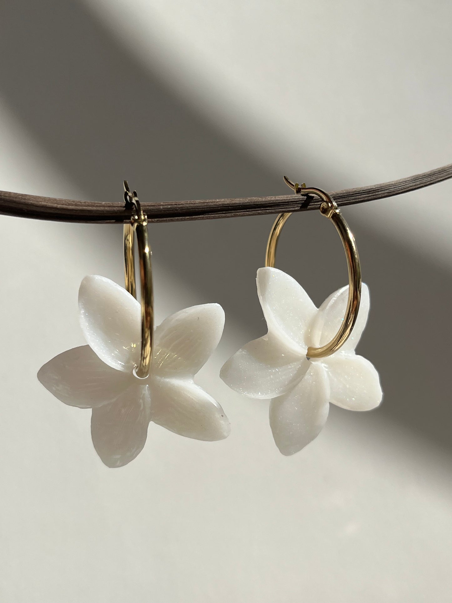 Pendientes de aro dorado Jazmín mediano