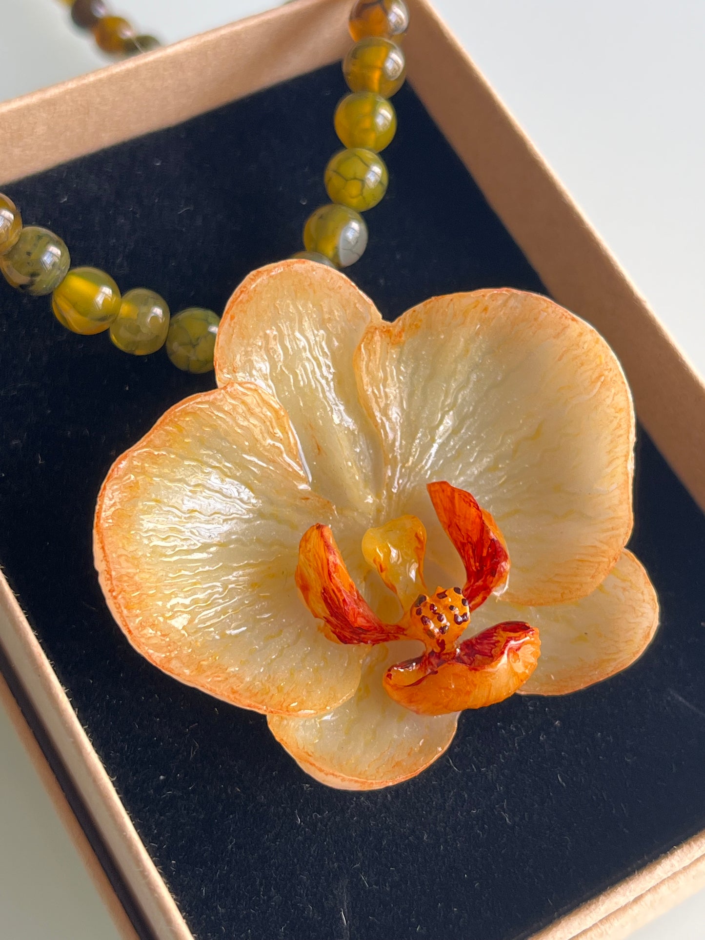 Collar cuentas Orquídea Amarilla