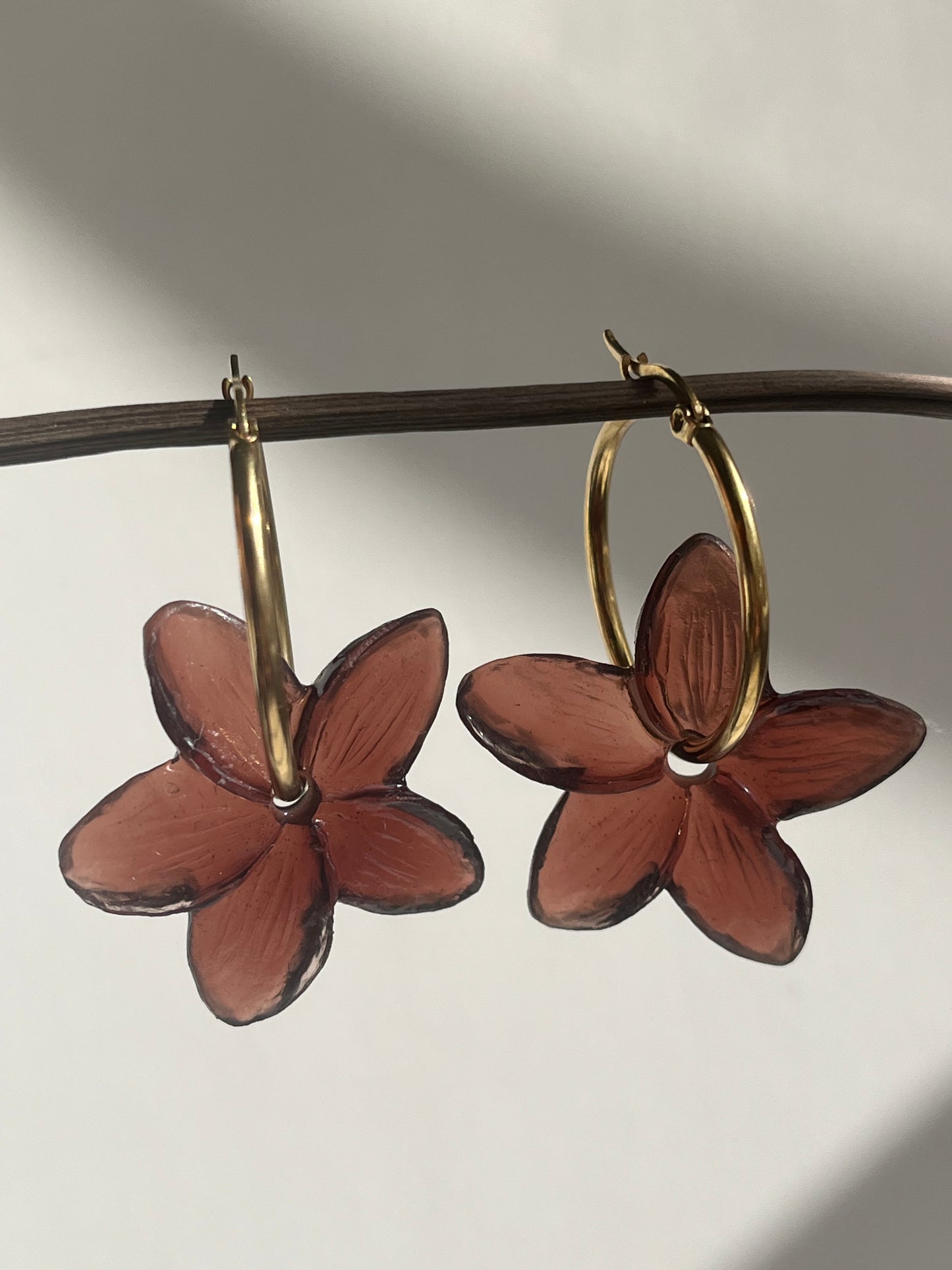 Pendientes de aro dorado Jazmín mediano