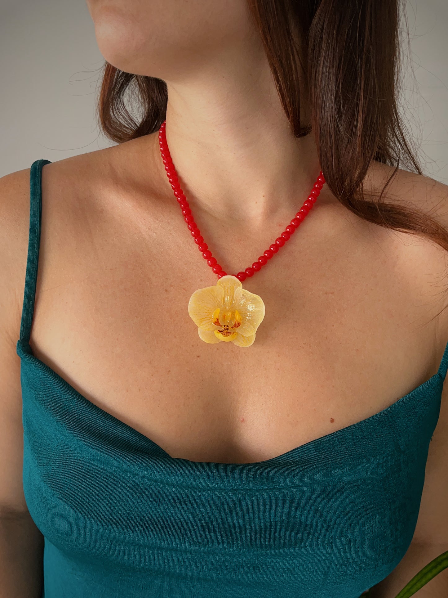 Collar cuentas ORQUÍDEA AMARILLA